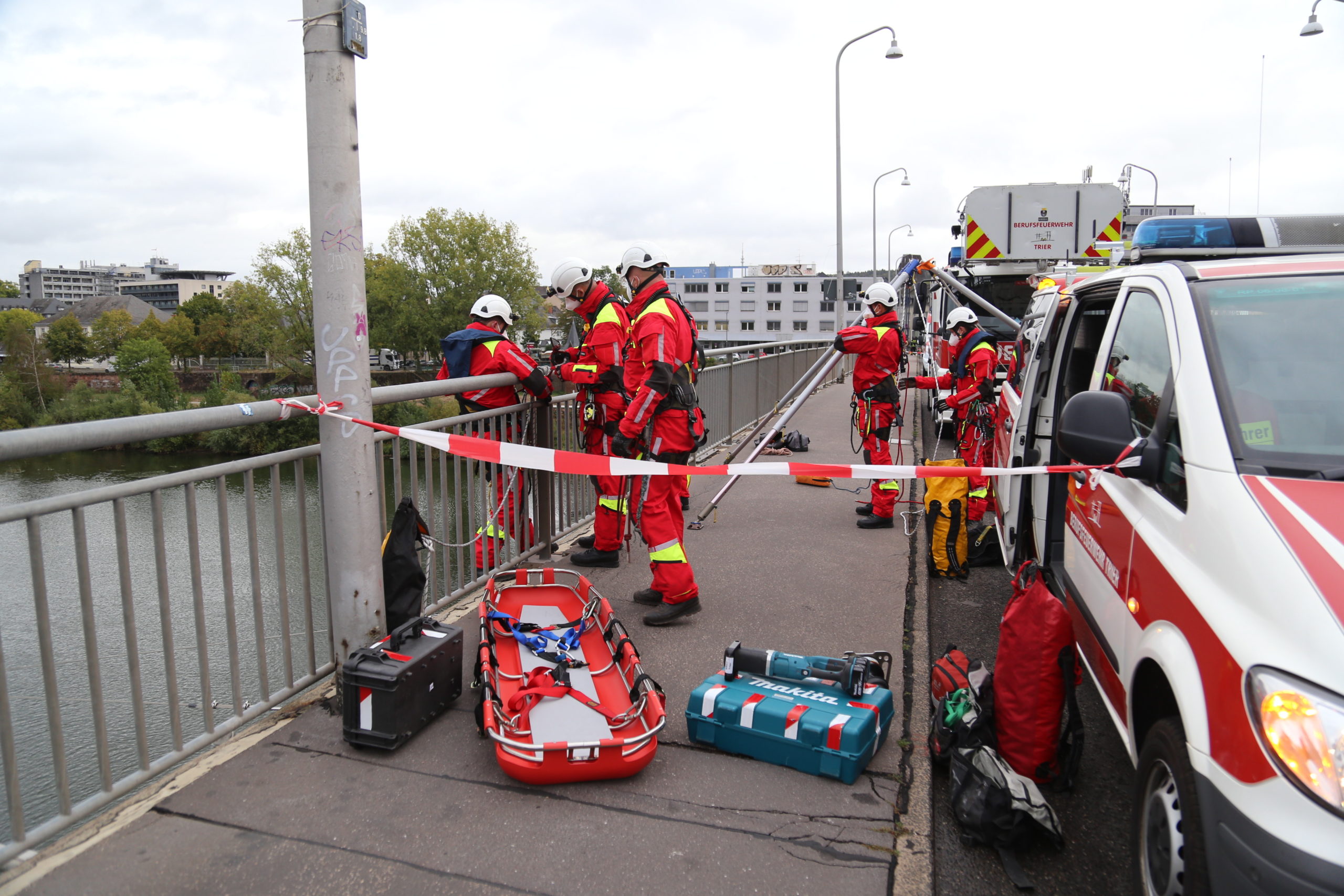 Trier: Rettungsdienst der Berufsfeuerwehr mit neuer Kleidung