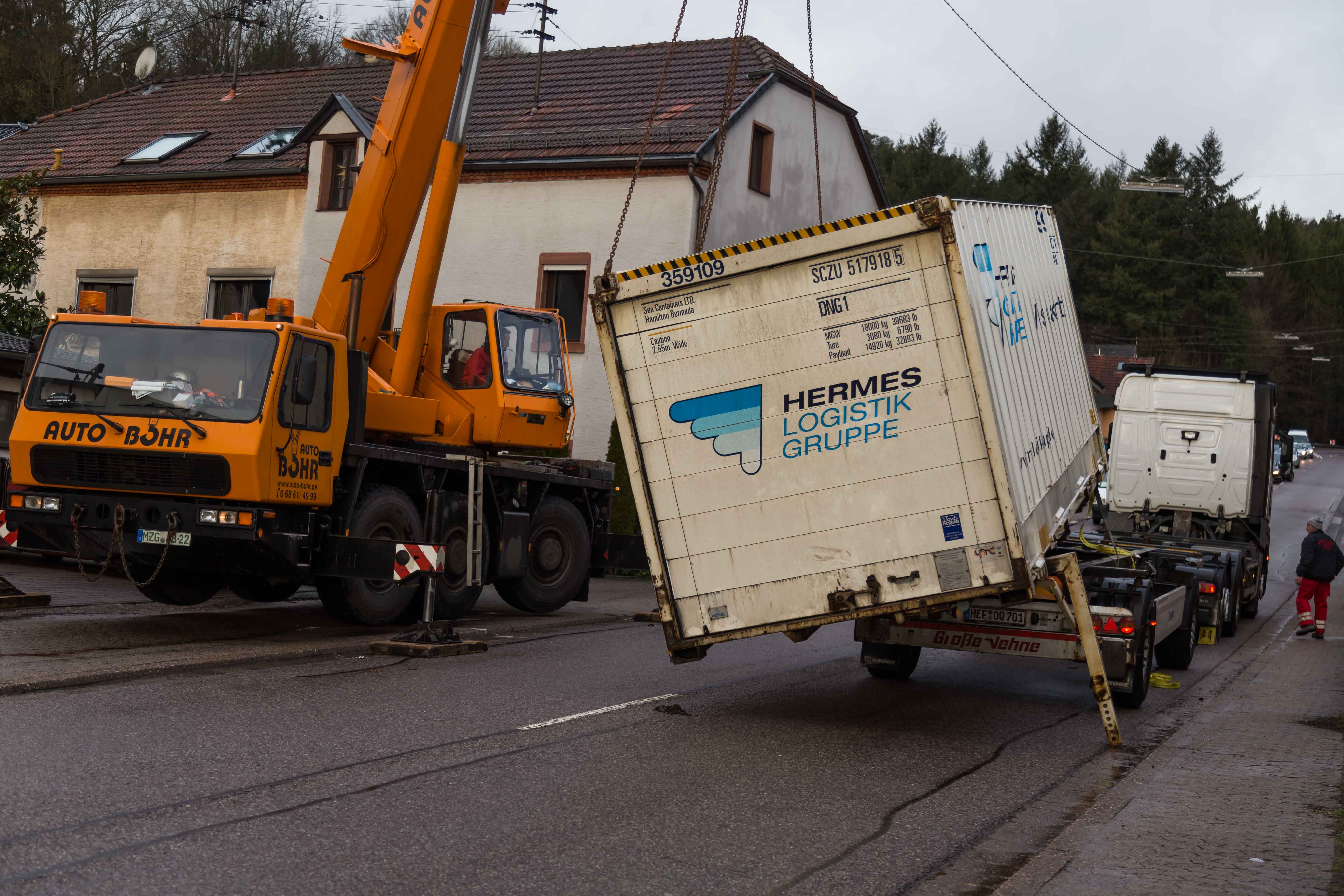 Container Fallt Von Lkw In Mettlach Saar Mosel News